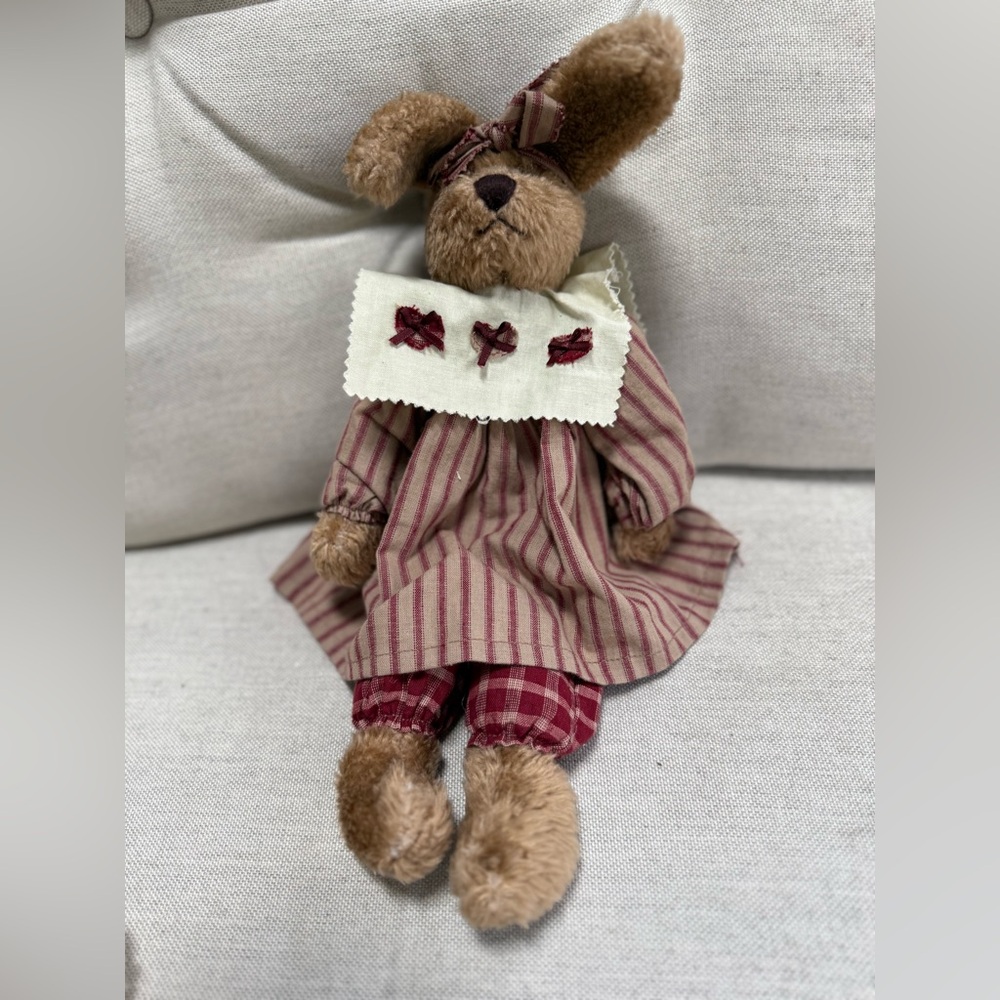 Boyds Bears Burgundy and Cream Bunny Decor